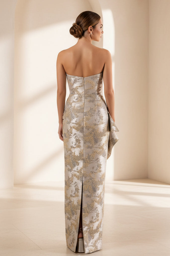Vestido de noche largo con jacquard metalizado sin tirantes