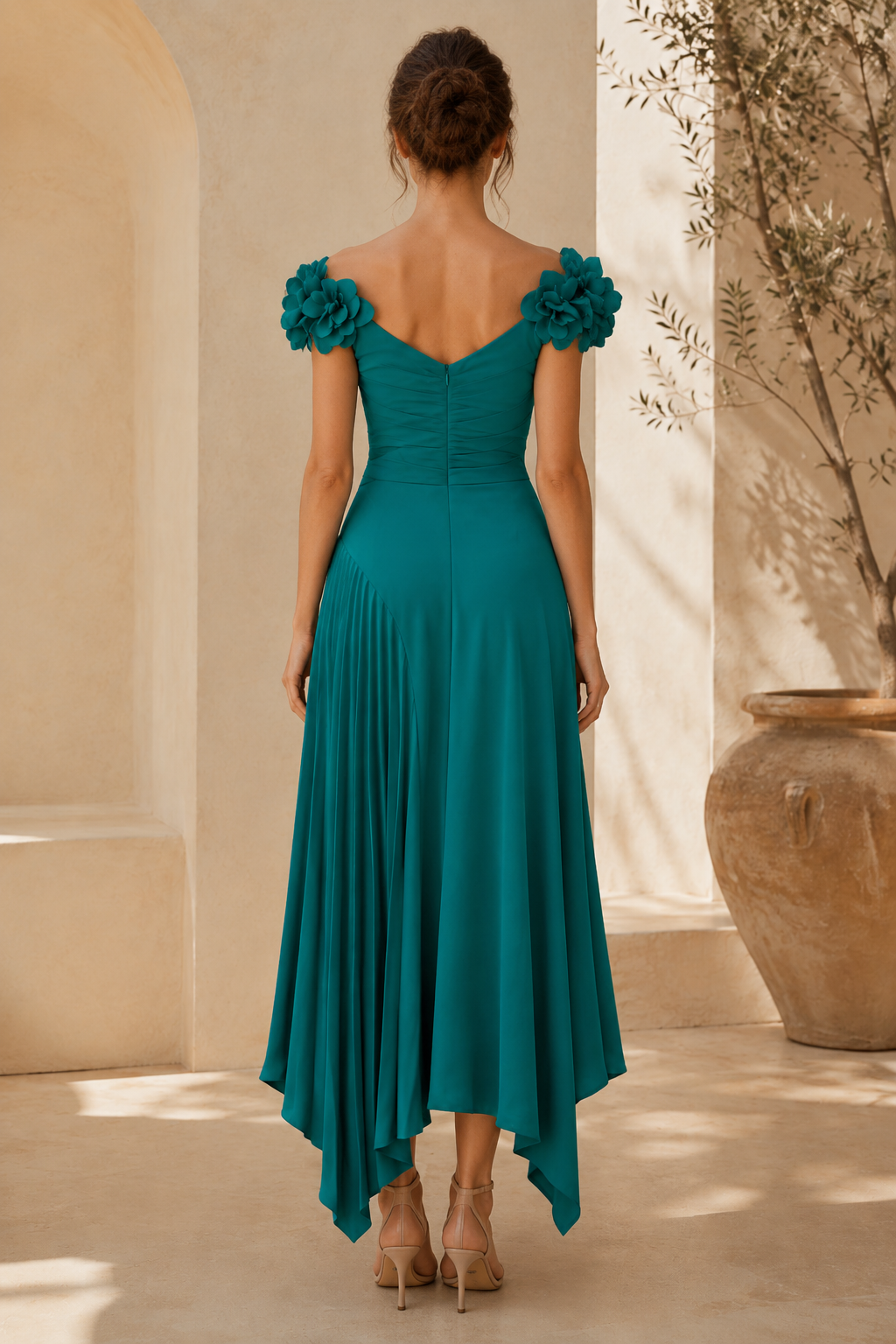 Vestido midi asimétrico plisado floral con hombros descubiertos