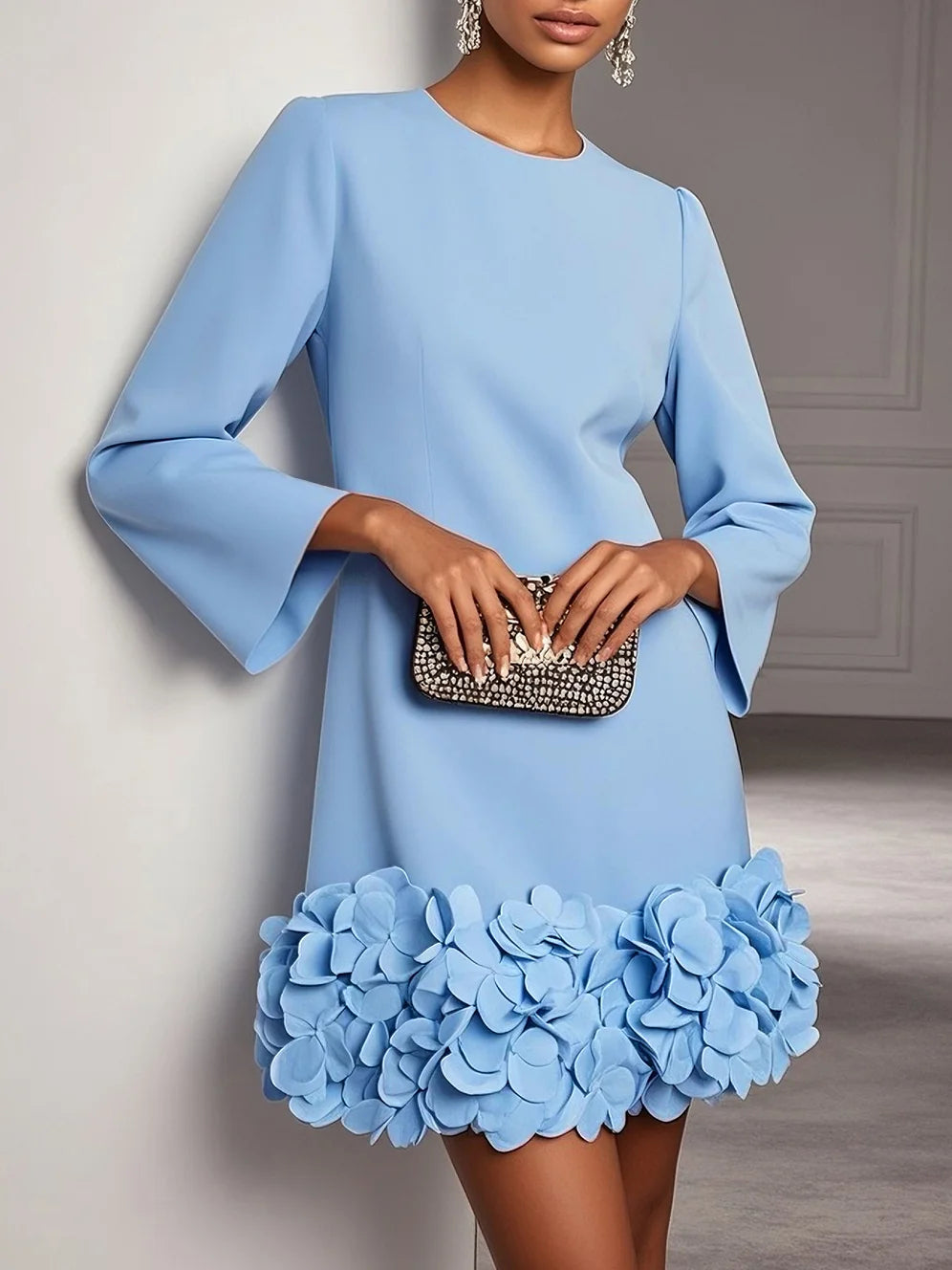 Minivestido de corte recto con manga acampanada y bajo floral 3D