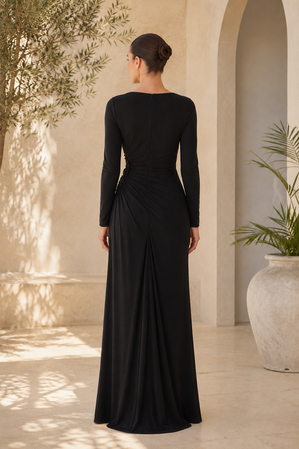 Vestido tubo fruncido de manga larga con detalles florales 3D