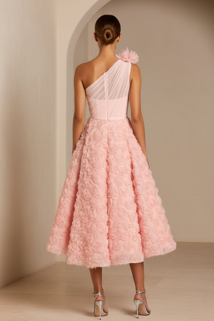 Vestido midi de un hombro con rosetones florales 3D