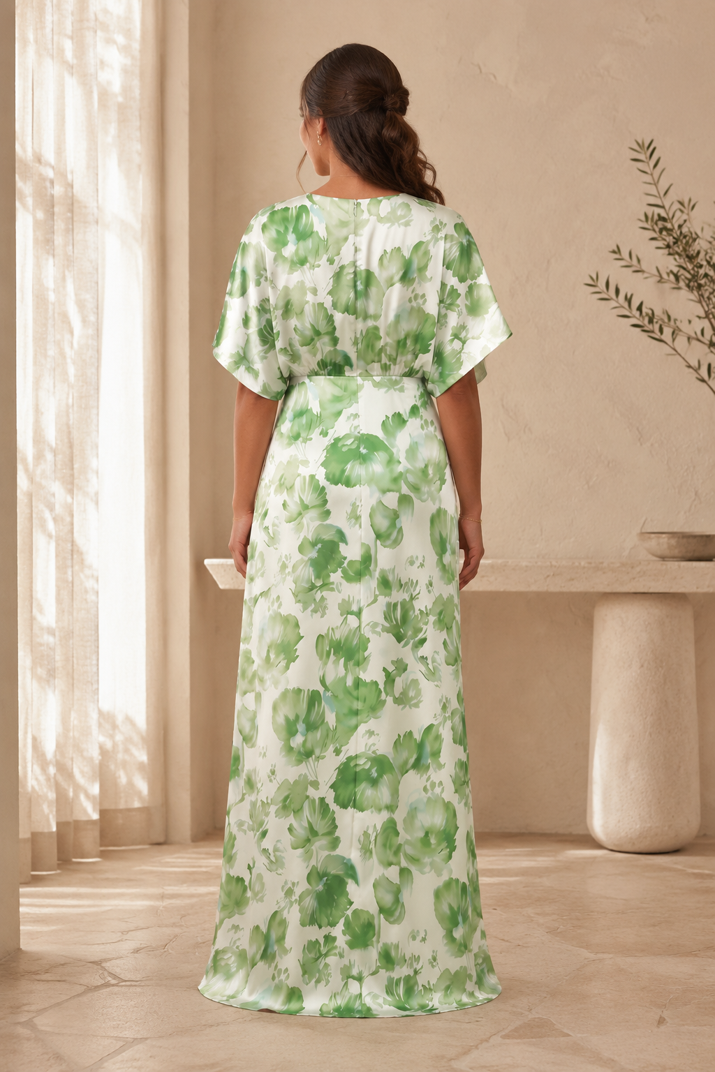 Maxivestido estampado floral con cuello en V pronunciado y mangas con volantes