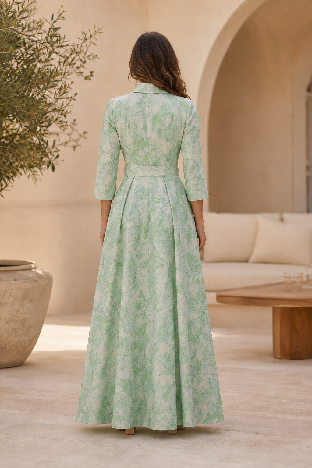 Elegante vestido maxi acampanado con cinturón