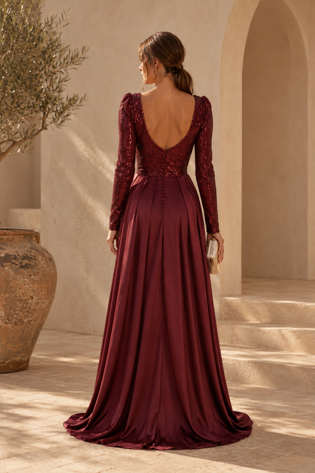 Vestido largo con corpiño corsé de lentejuelas y abertura alta