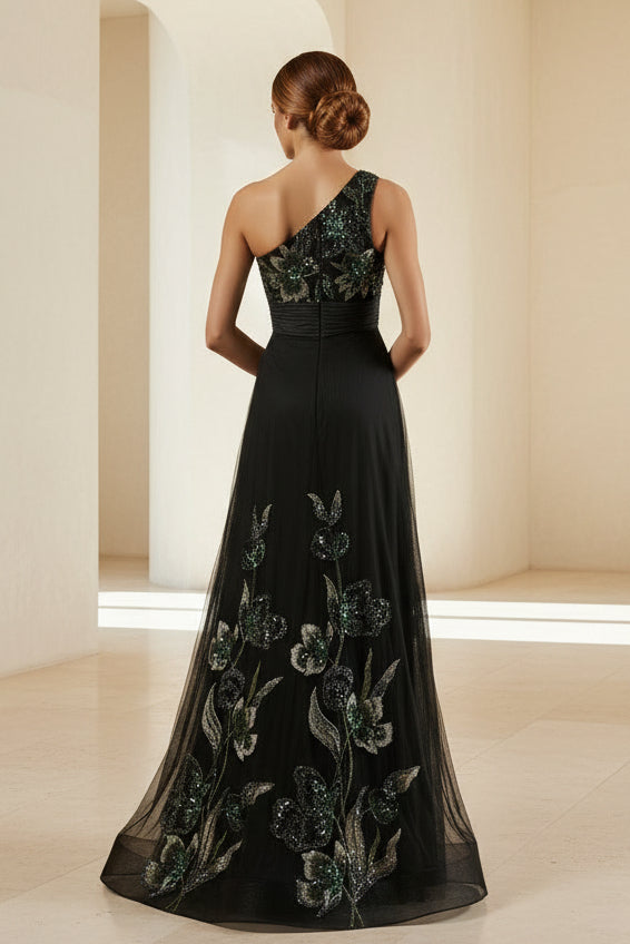 Vestido de noche acampanado con lentejuelas florales y un hombro