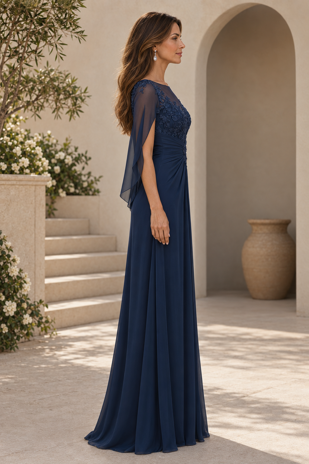 Vestido de Noche con Capa, Escote Ilusión y Aplicaciones