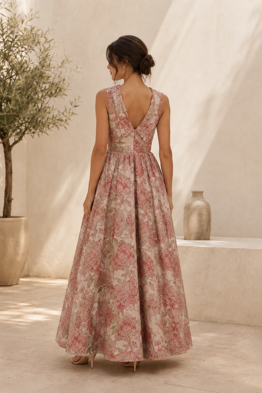 Vestido maxi de jacquard floral con cuello alto y silueta A