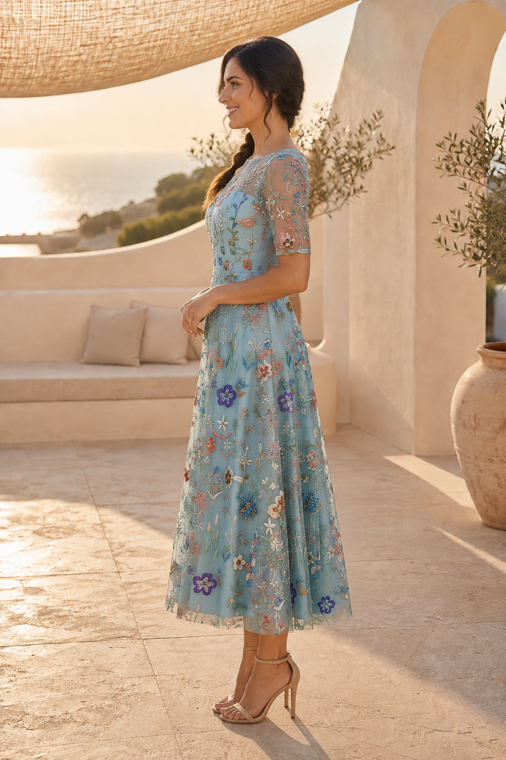 Vestido midi con bordado floral y mangas cortas de ilusión