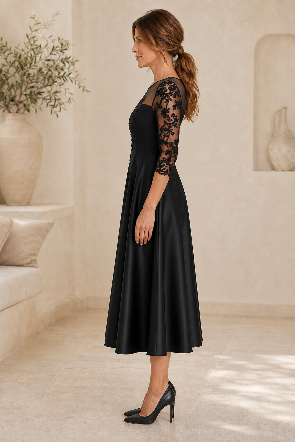 Vestido Midi Acampanado con Aplicación de Encaje y Escote Ilusión