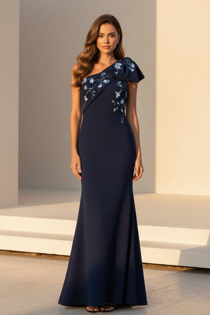 Vestido de noche de crepé bordado con un solo hombro y corte trompeta