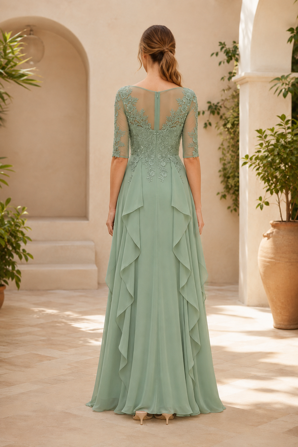 Vestido de gala con corpiño ilusión de encaje bordado y volantes escalonados