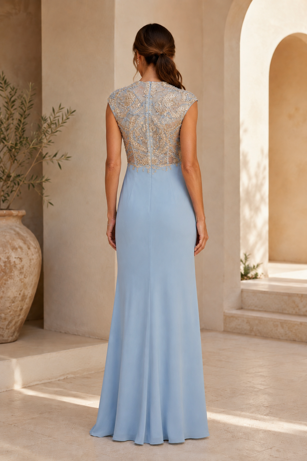 Vestido de noche de corte sirena con encaje ilusión y corpiño de cuentas