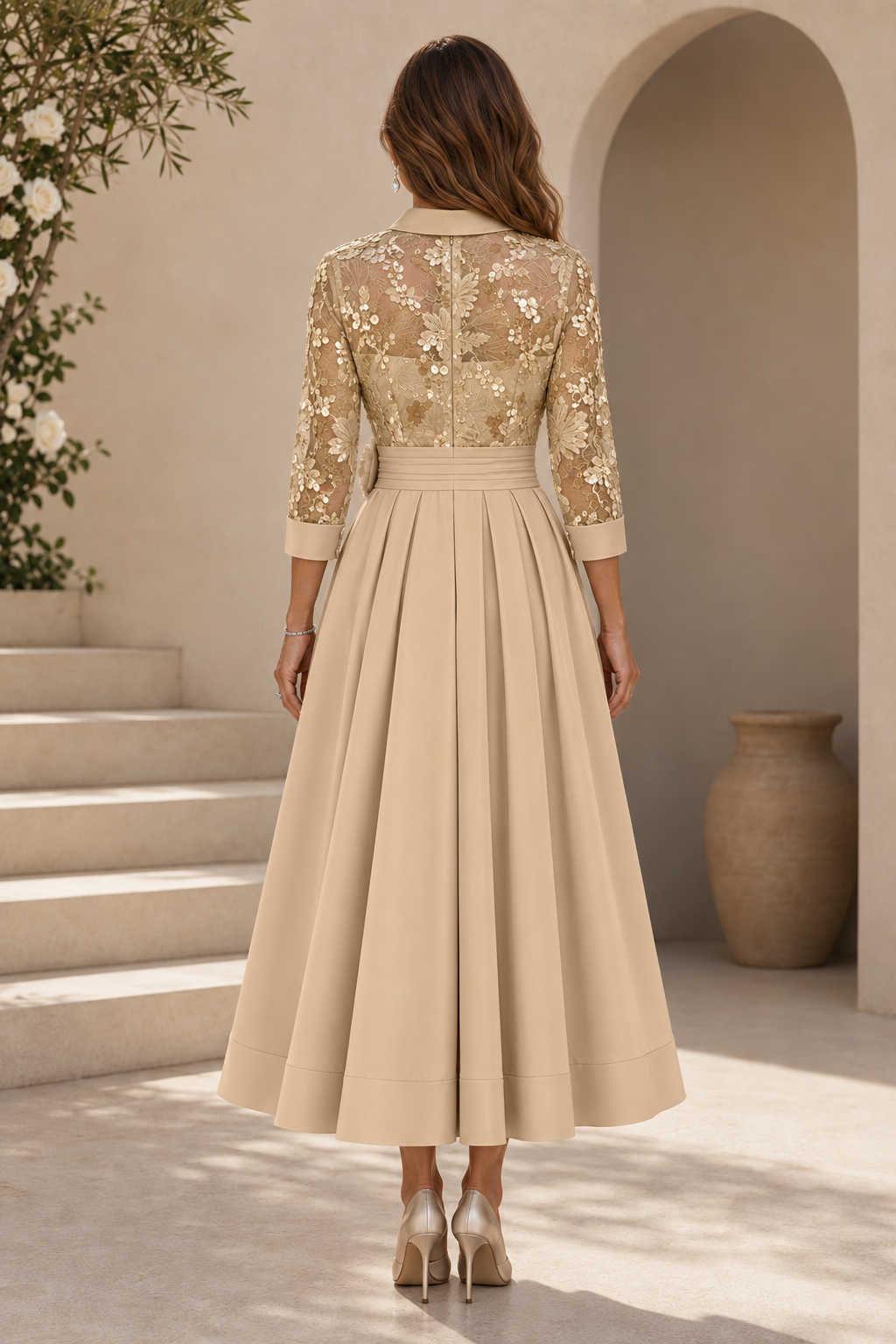 Vestido midi plisado con cuerpo de encaje y cuello