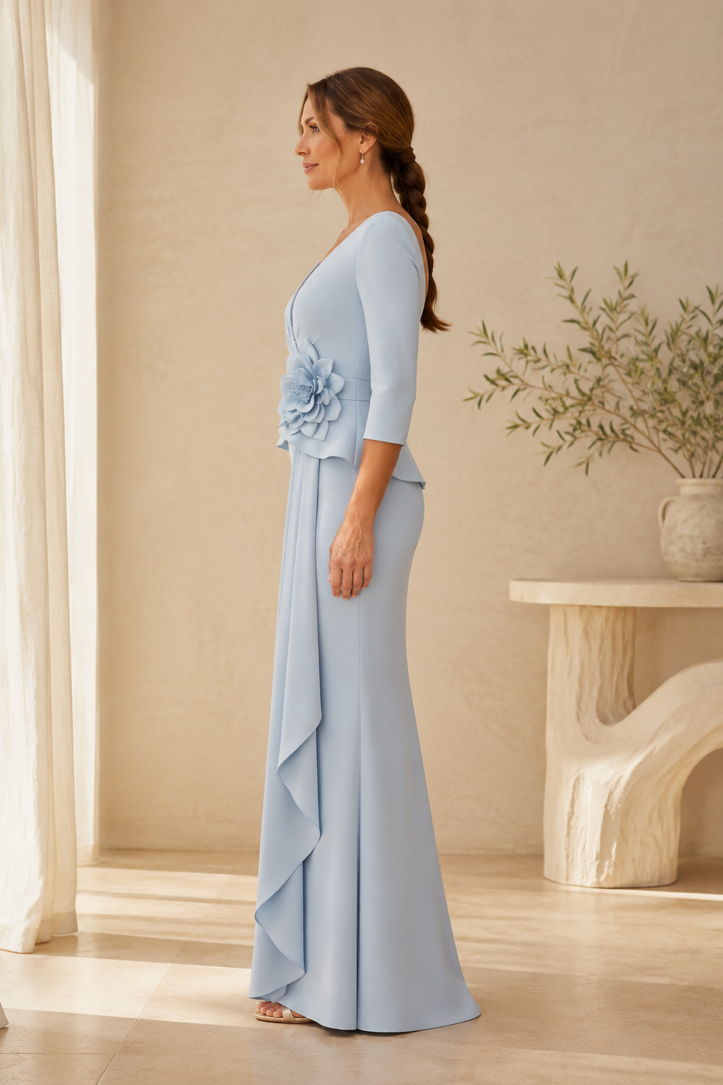 Vestido tubo con cuello en V, cintura floral 3D y fruncido lateral
