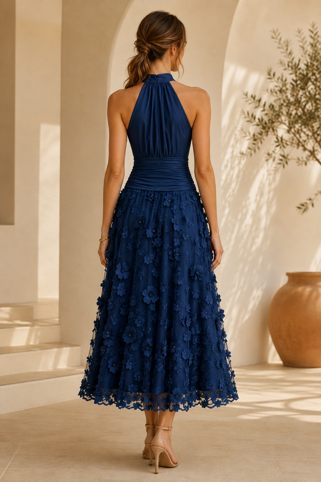 Vestido midi floral 3D con escote halter y cuerpo plisado