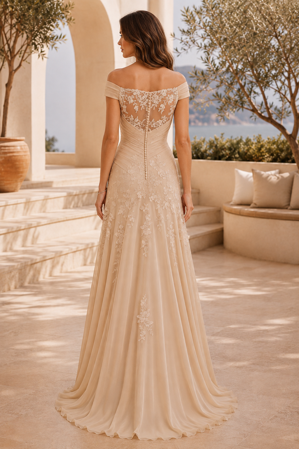 Vestido plisado con apliques de encaje y hombros descubiertos