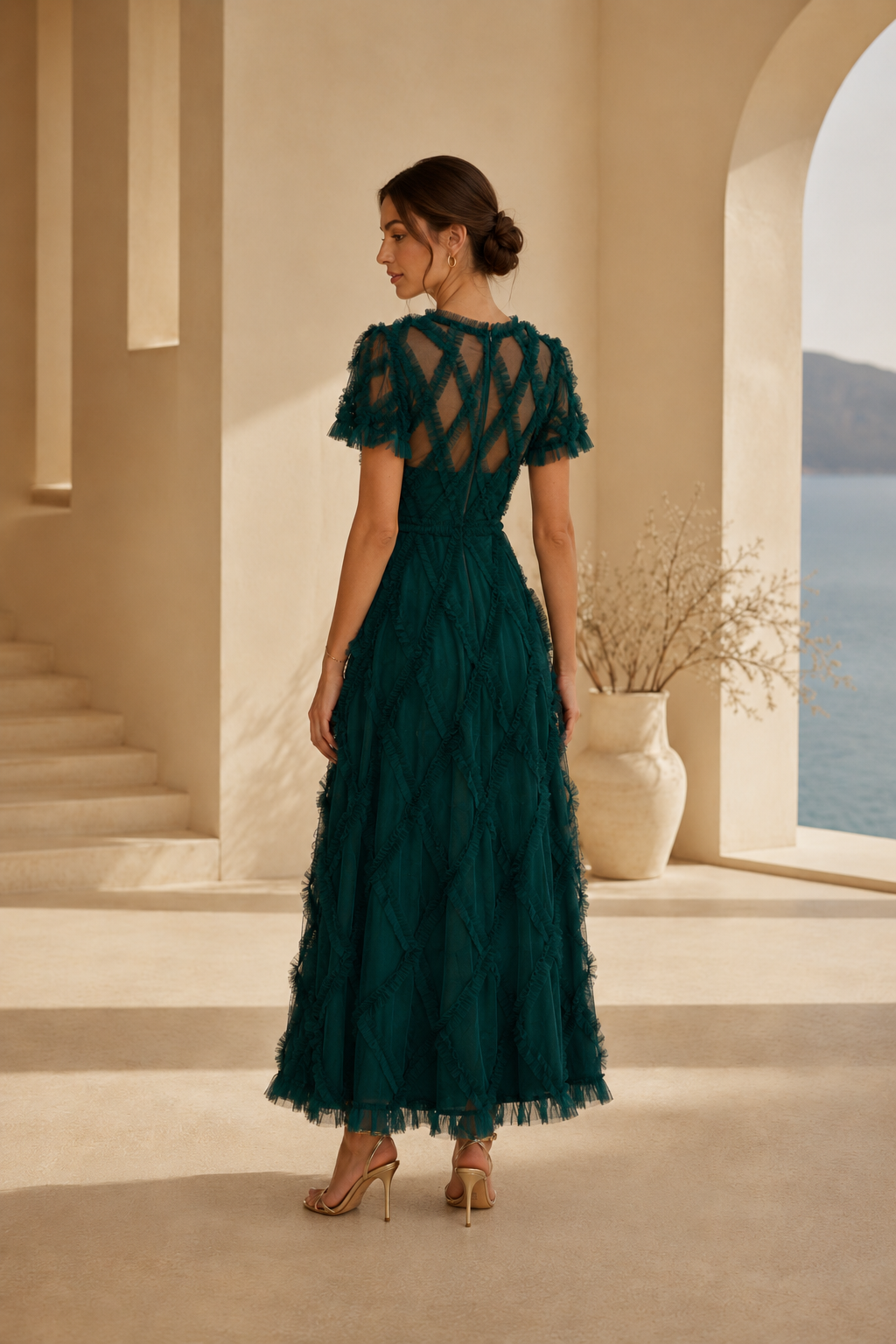 Vestido de Noche en Línea A de Tul con Volantes y Escote Ilusión