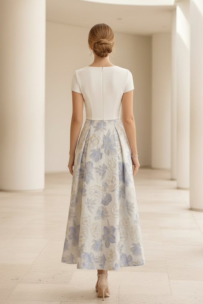 Vestido midi de jacquard floral con corpiño cruzado