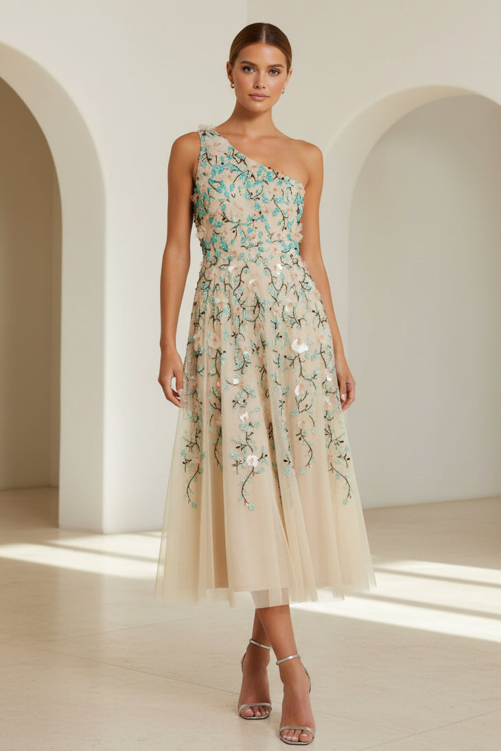 Vestido midi acampanado con un solo hombro y bordados