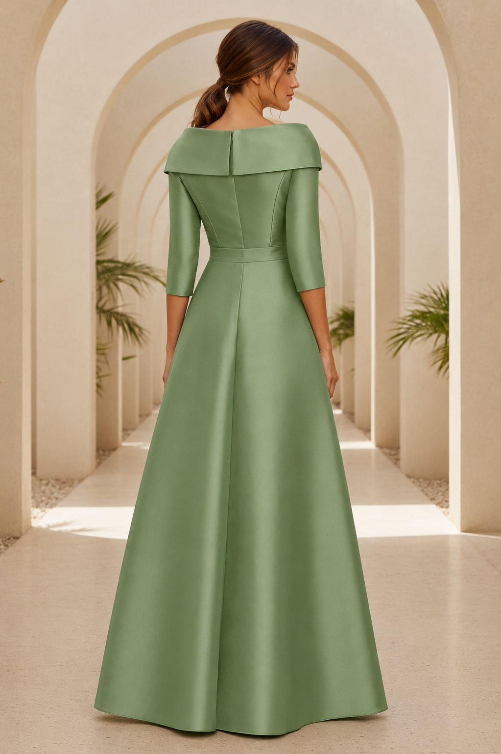 Vestido tubo de lentejuelas florales con sobrefalda de raso tipo cola