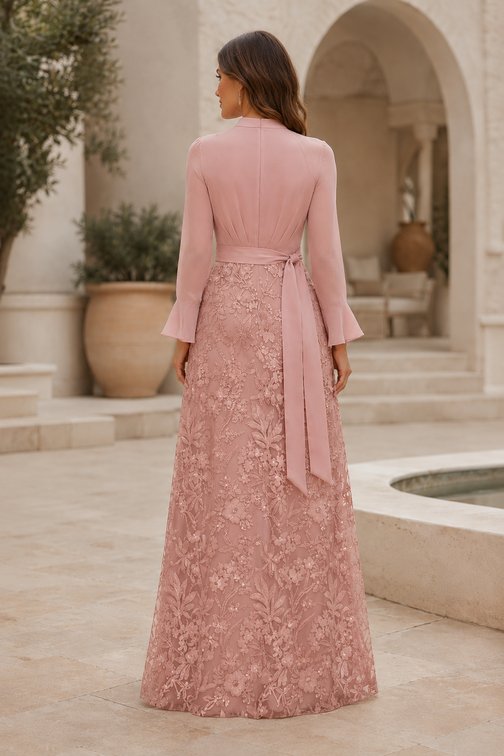 Elegante Vestido de Noche en Línea A con Cuello Alto y Encaje