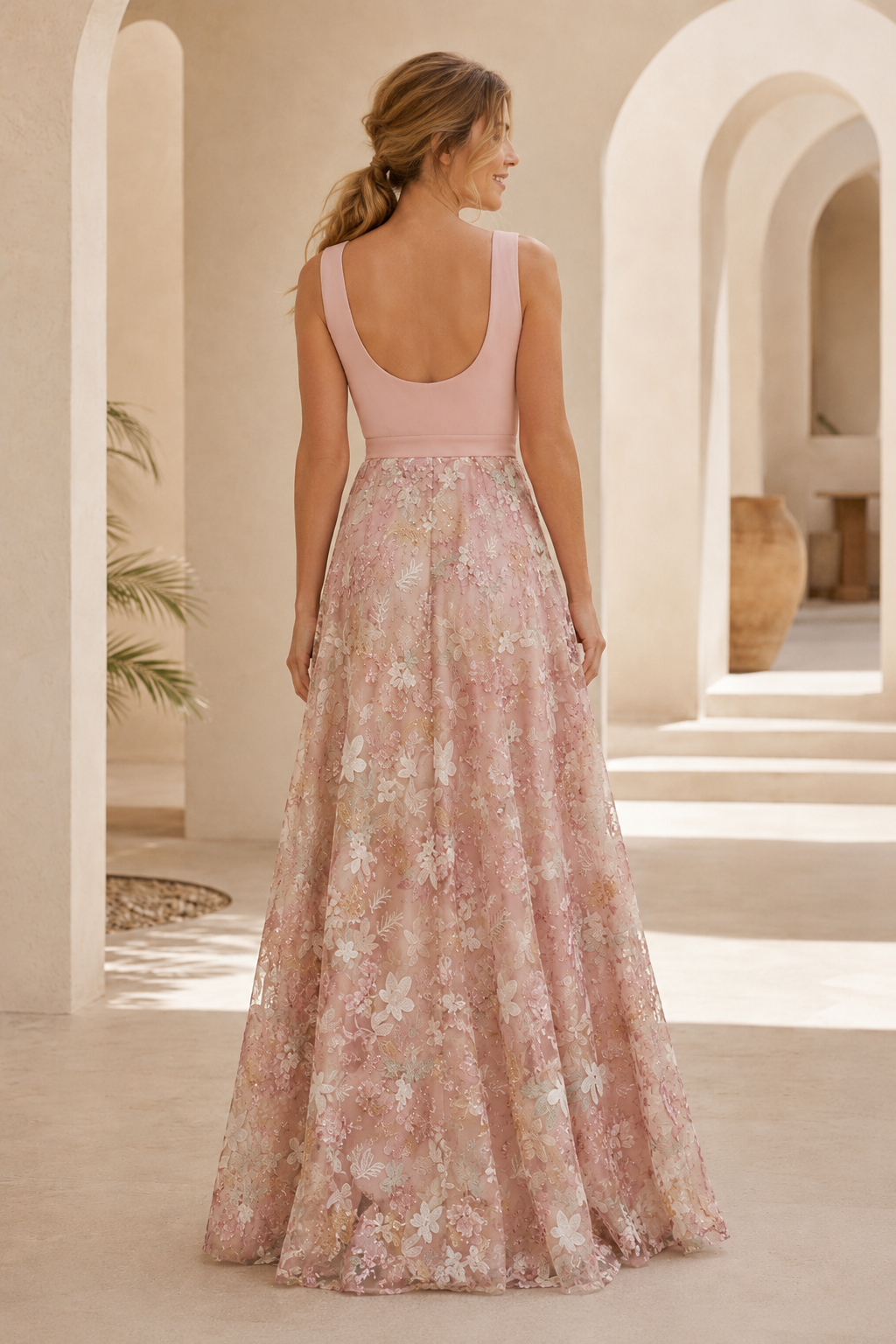 Vestido de noche de corte A con escote redondo y encaje bordado