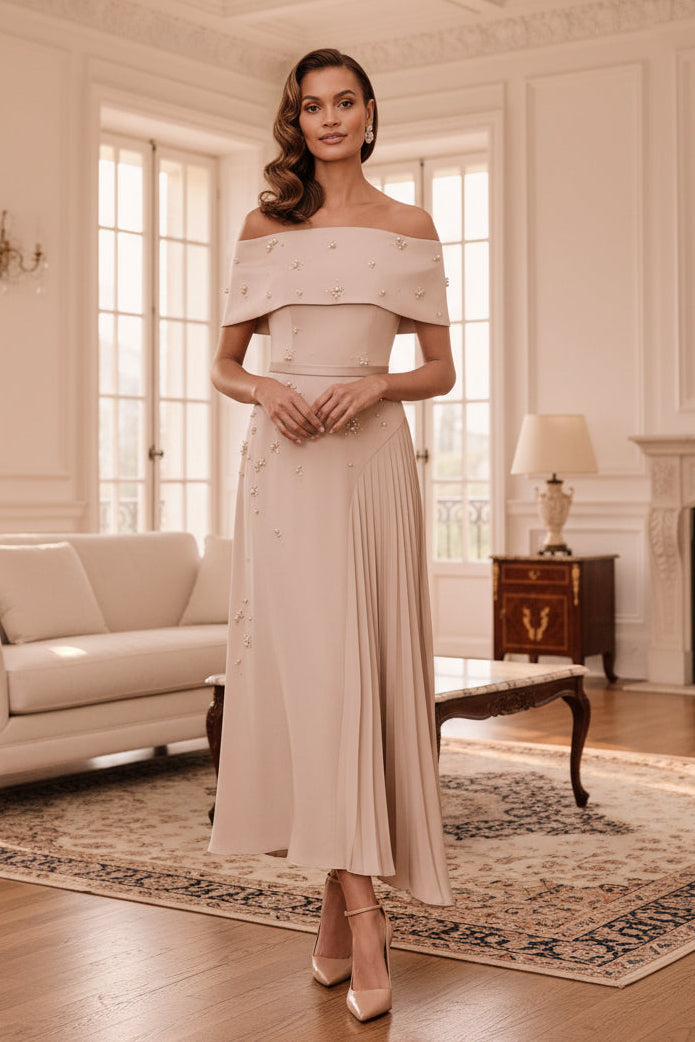 Vestido midi plisado con perlas y hombros descubiertos