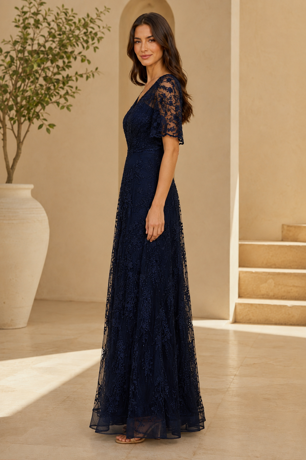 Vestido de noche acampanado con encaje y manga con volantes