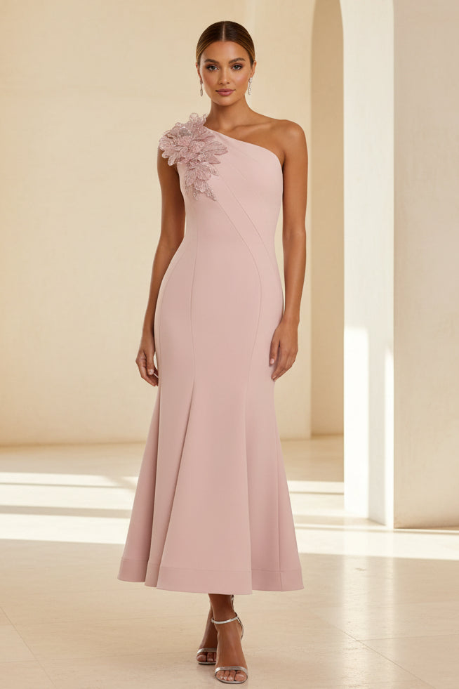 Vestido midi trompeta de crepé con un solo hombro y flor 3D