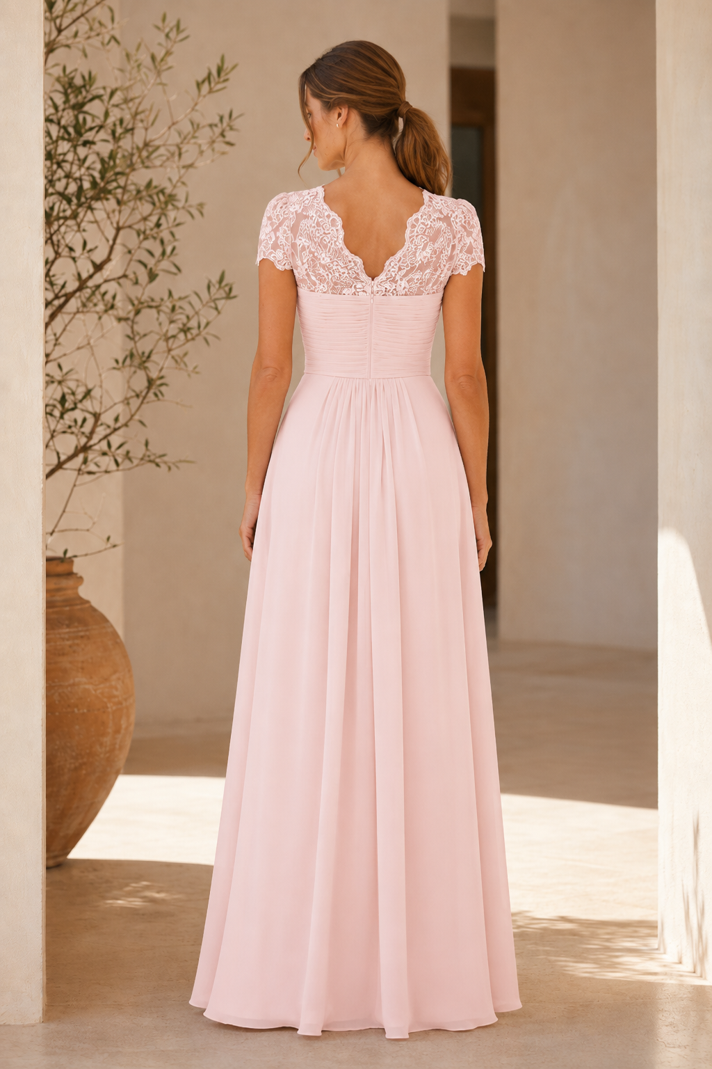 Vestido largo fruncido con volantes y mangas de encaje