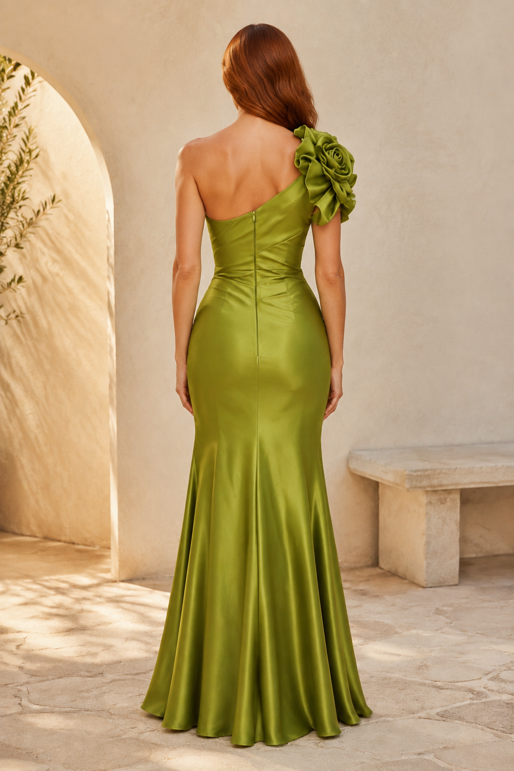 Vestido de sirena de satén con un solo hombro y detalle de rosa 3D