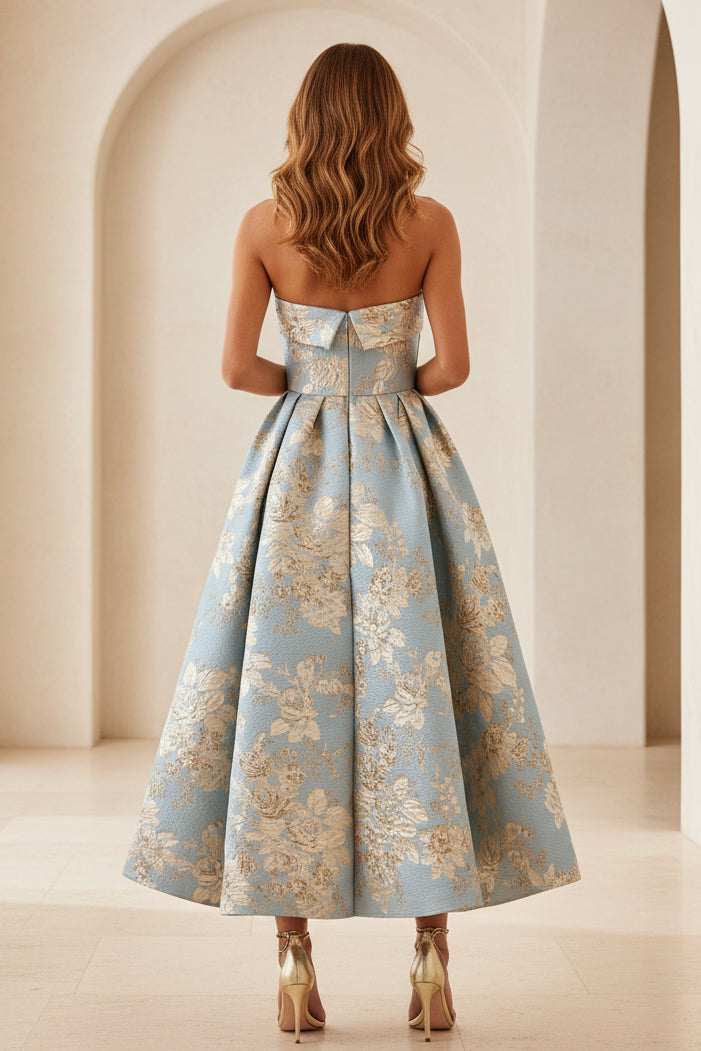 Vestido midi acampanado sin tirantes de jacquard floral