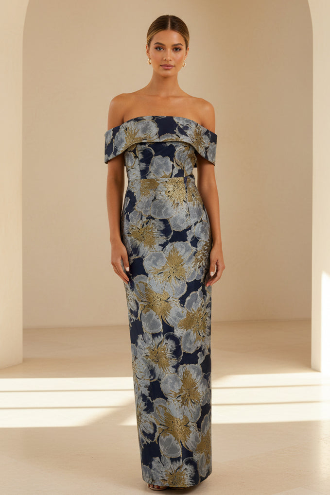 Vestido largo de corte recto con hombros descubiertos