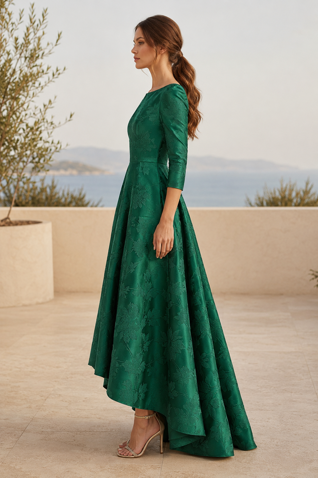 Vestido largo acampanado con jacquard floral, corte alto-bajo y bolsillos