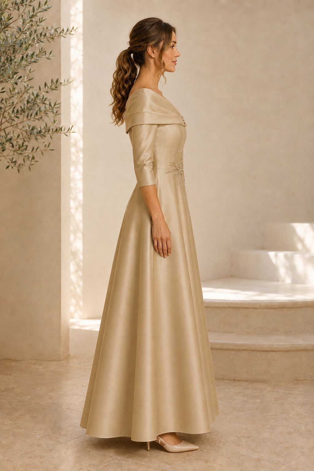 Vestido acampanado con apliques, escote barco y manga francesa
