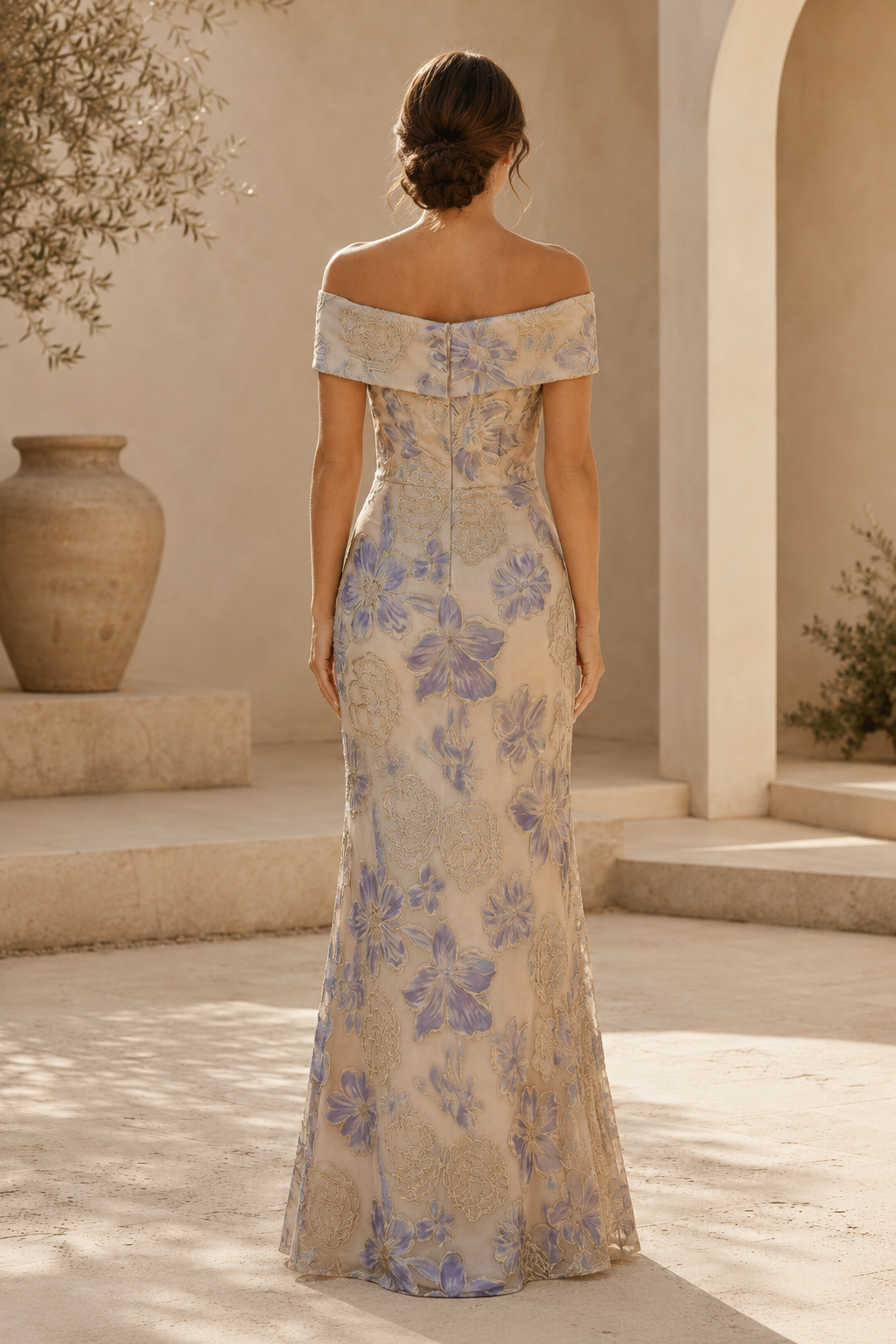 Vestido de noche floral plisado con hombros descubiertos y corte de trompeta