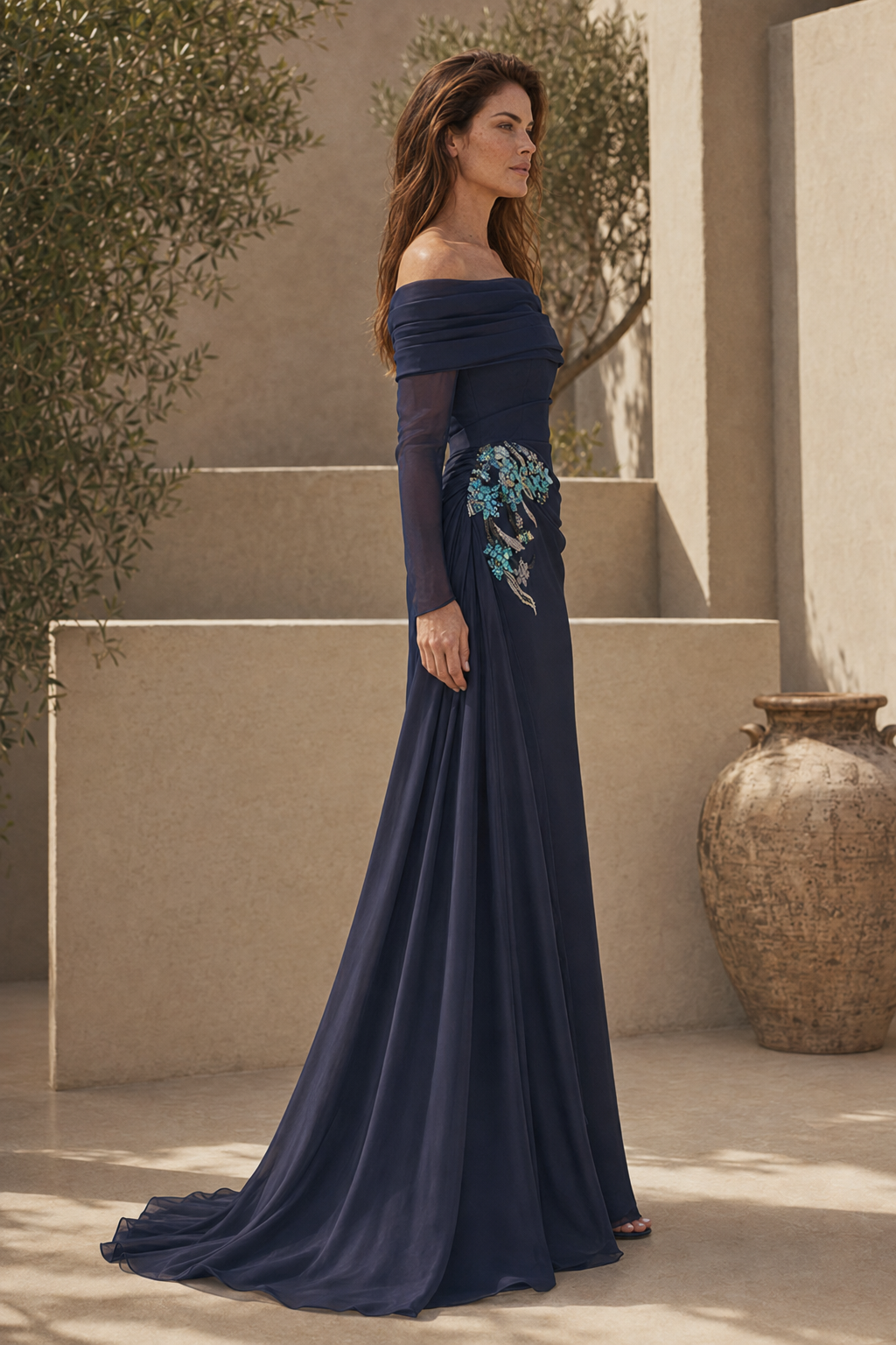Vestido de noche con apliques florales, hombros descubiertos y drapeado