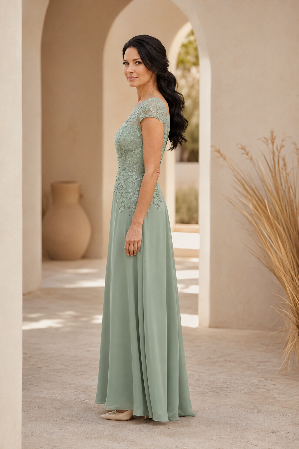 Vestido de Noche Acampanado con Escote Ilusión y Aplicaciones de Encaje de Hojas