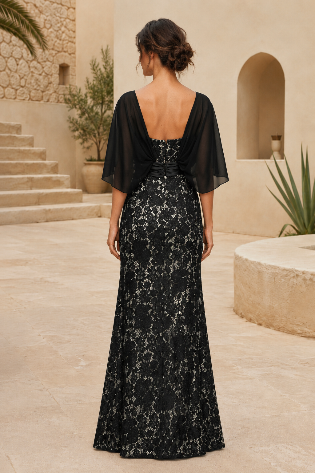 Vestido de noche estilo columna de encaje con mangas ilusión tipo capa