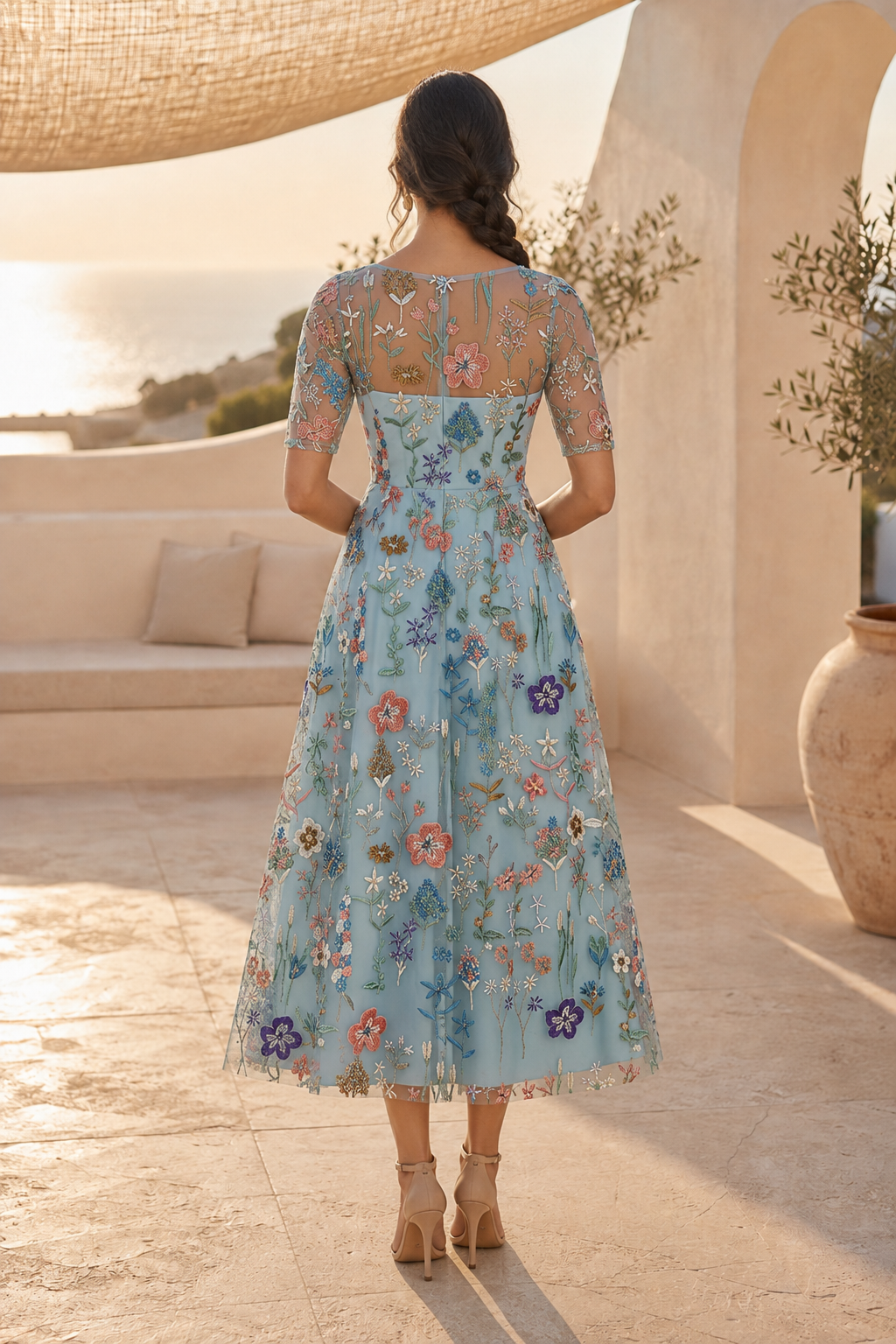 Vestido midi con bordado floral y mangas cortas de ilusión