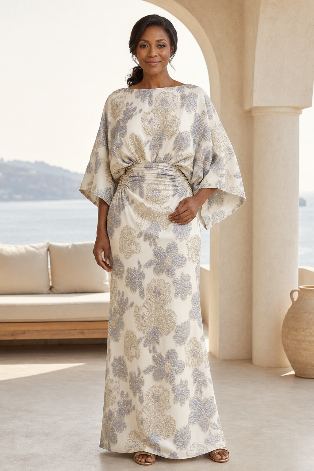 Vestido recto de jacquard floral con mangas acampanadas