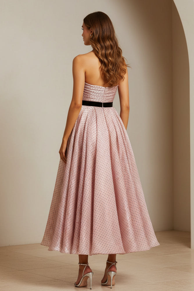 Vestido sin tirantes drapeado con corte en A y largo de té