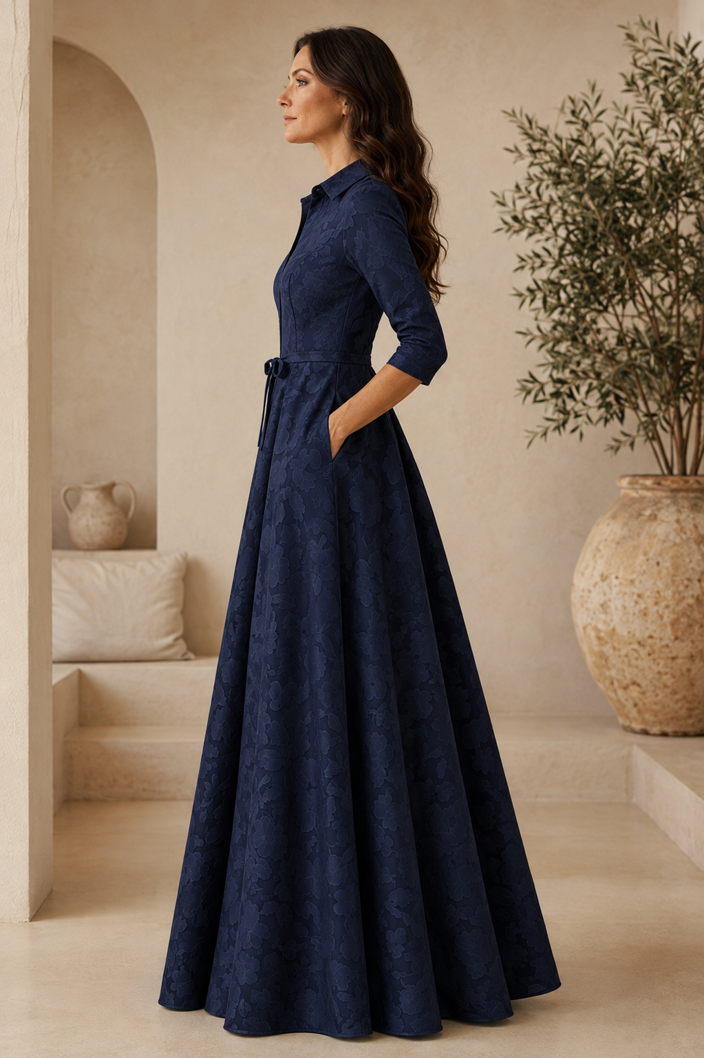 Vestido largo acampanado con cuello, escote en V, manga francesa y cinturón