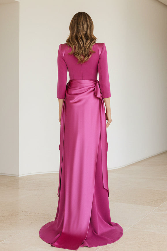 Elegante vestido de noche de satén con escote barco y manga francesa