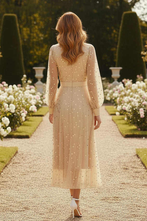 Vestido midi de cuello de pico con lentejuelas y manga larga