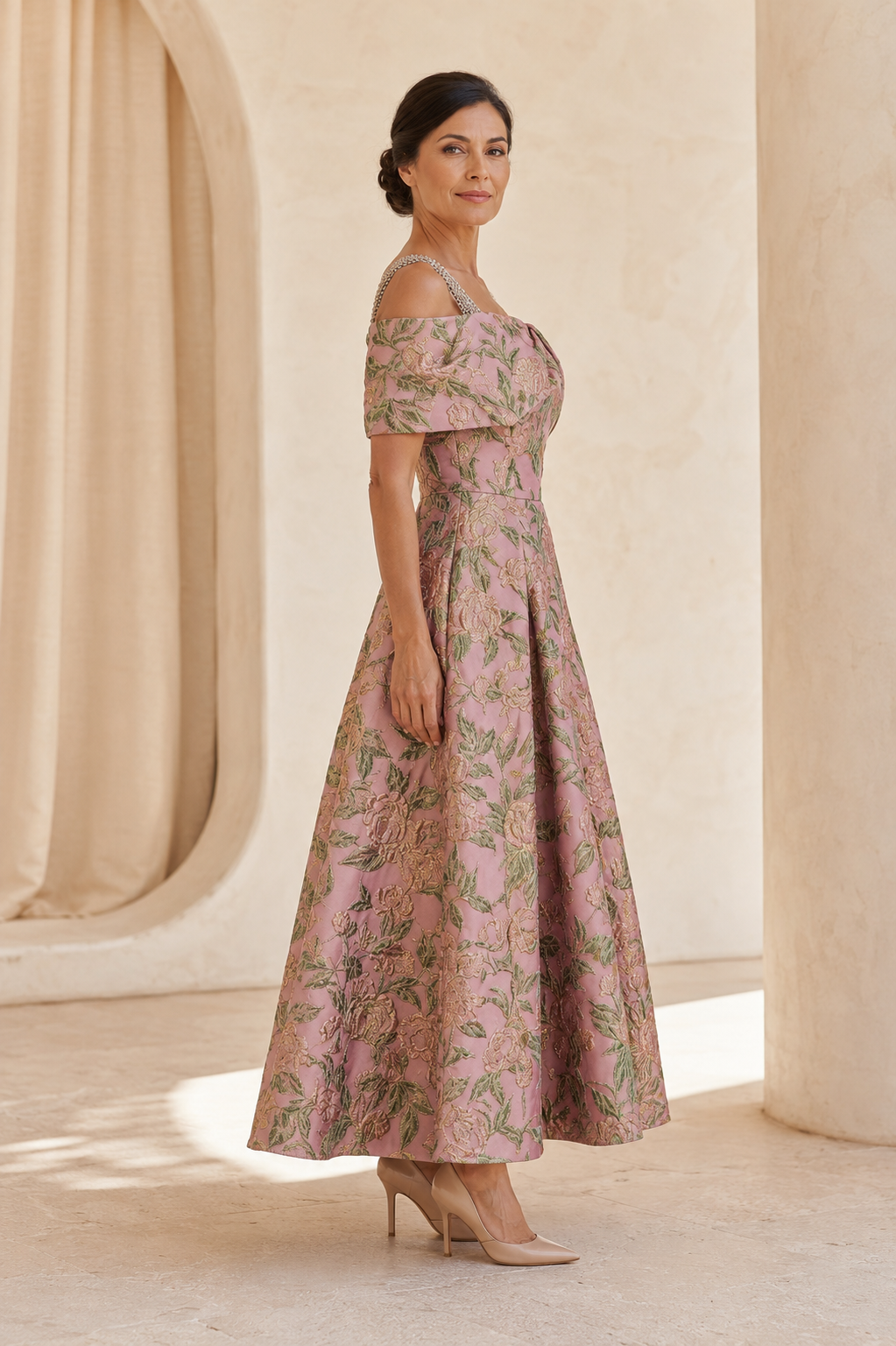 Vestido de noche acampanado con hombros descubiertos y jacquard floral