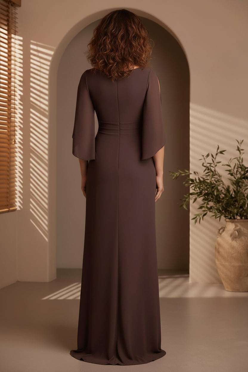 Vestido de noche con capa de manga y espalda drapeada