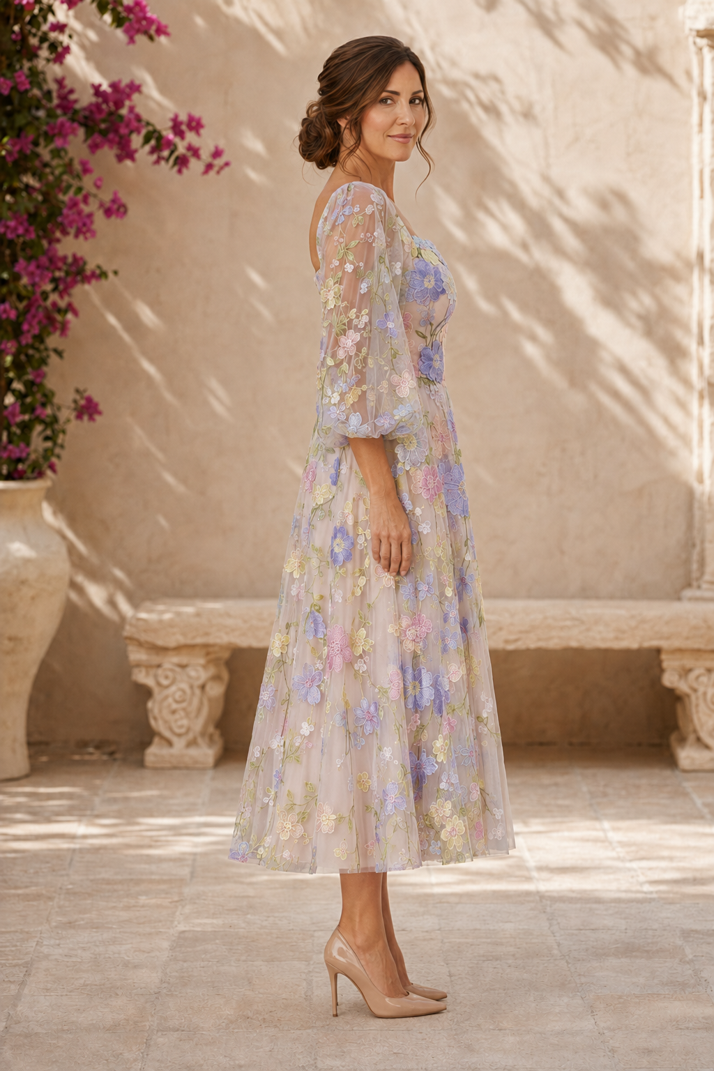 Vestido midi floral con apliques 3D y mangas abullonadas