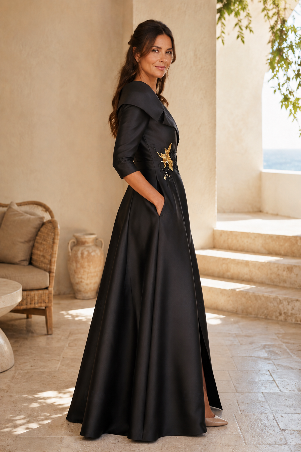 Vestido de Noche de Satén Corte A con Cuello Retrato y Abertura Alta