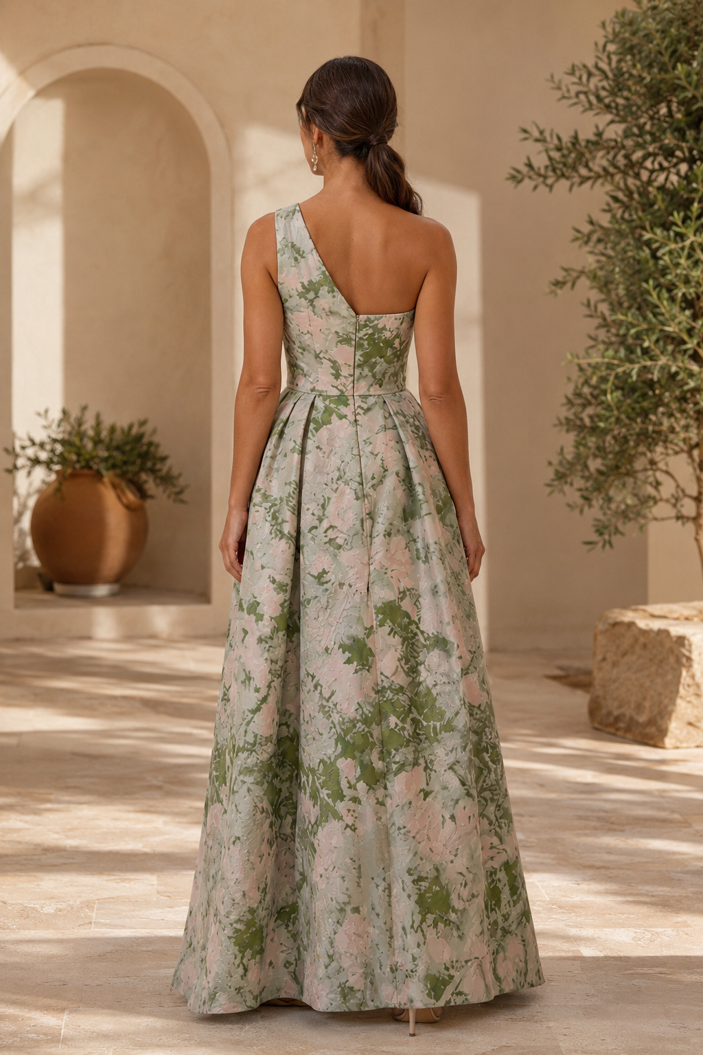 Vestido floral de un solo hombro con abertura alta